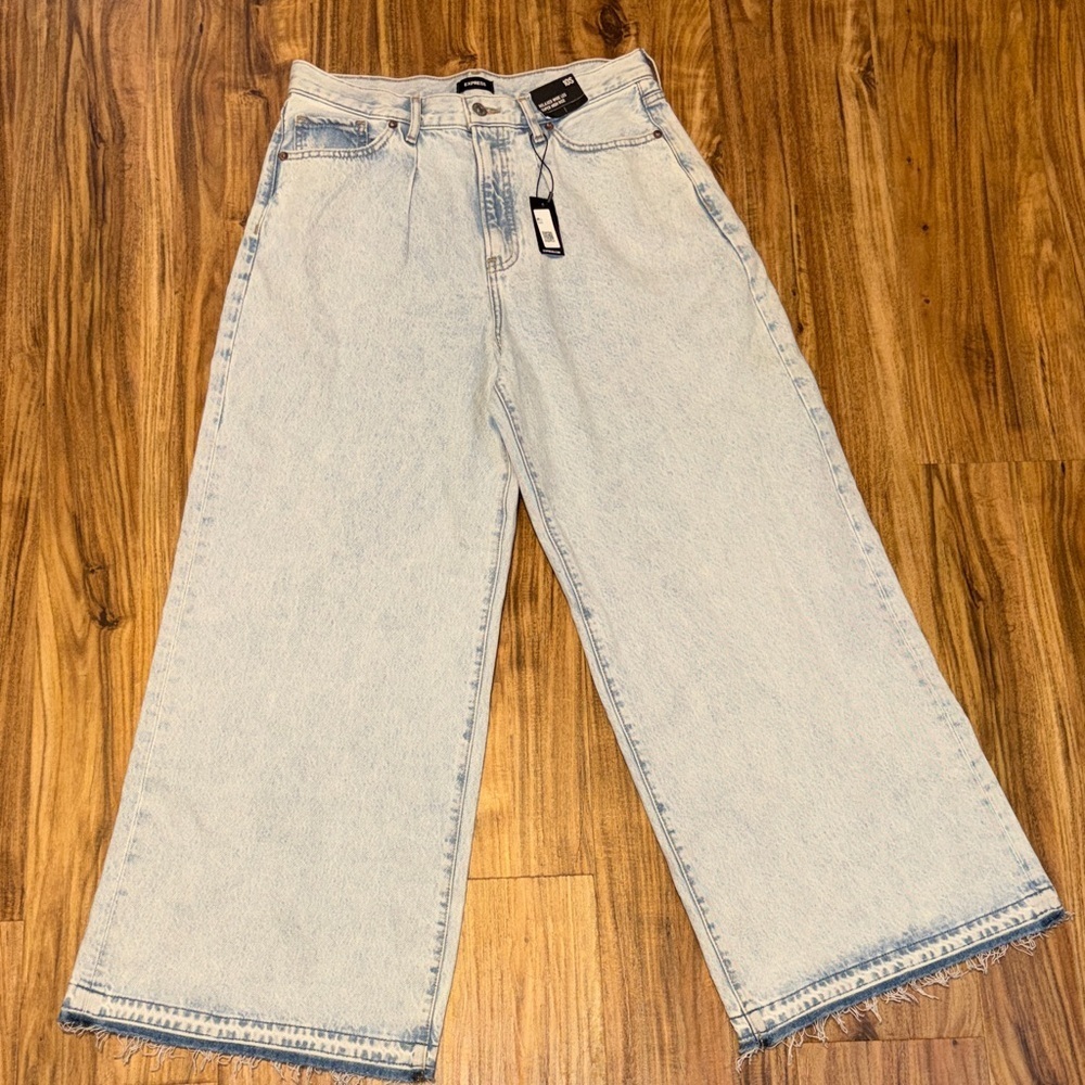 Express women jeans 10S 10 short relaxed Wide Leg Light blue Wash high rise new
